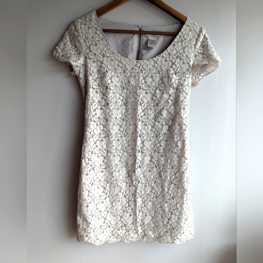 Talula Aritzia Womens XS Ash Dress Lace Short Sleeve Mini Sheath Floral Dainty